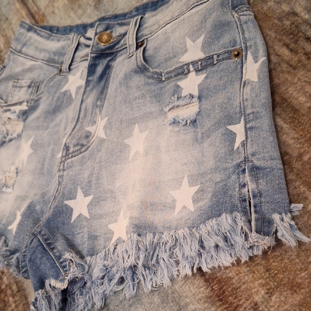๐ฅ๐ฅ$8.00 Starry Light Blue Frayed Denim Shorts. Excellent Condition Size Small - Picture 4 of 6
